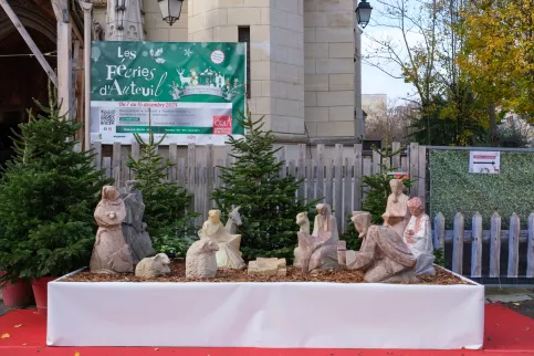 Grande crèches extérieure créée par des Jeunes d'Apprentis d'Auteuil