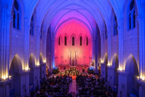 Vue de l'orgue dans la chapelle lors d'un concert en 2024
